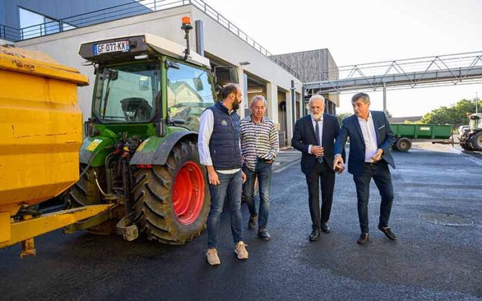 Le Président du Département, Kléber Mesquida et Yvon Pellet, Vice-Président délégué à l’économie agricole et à l’aménagement rural ont rencontré les viticulteurs des caves coopératives de l’Hérault